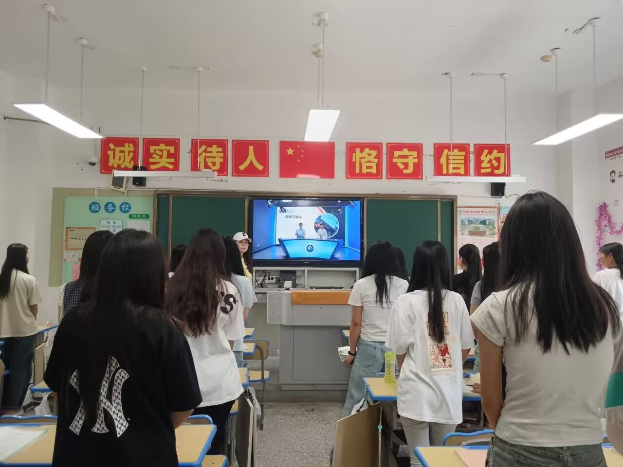 250519升旗仪式3.jpg