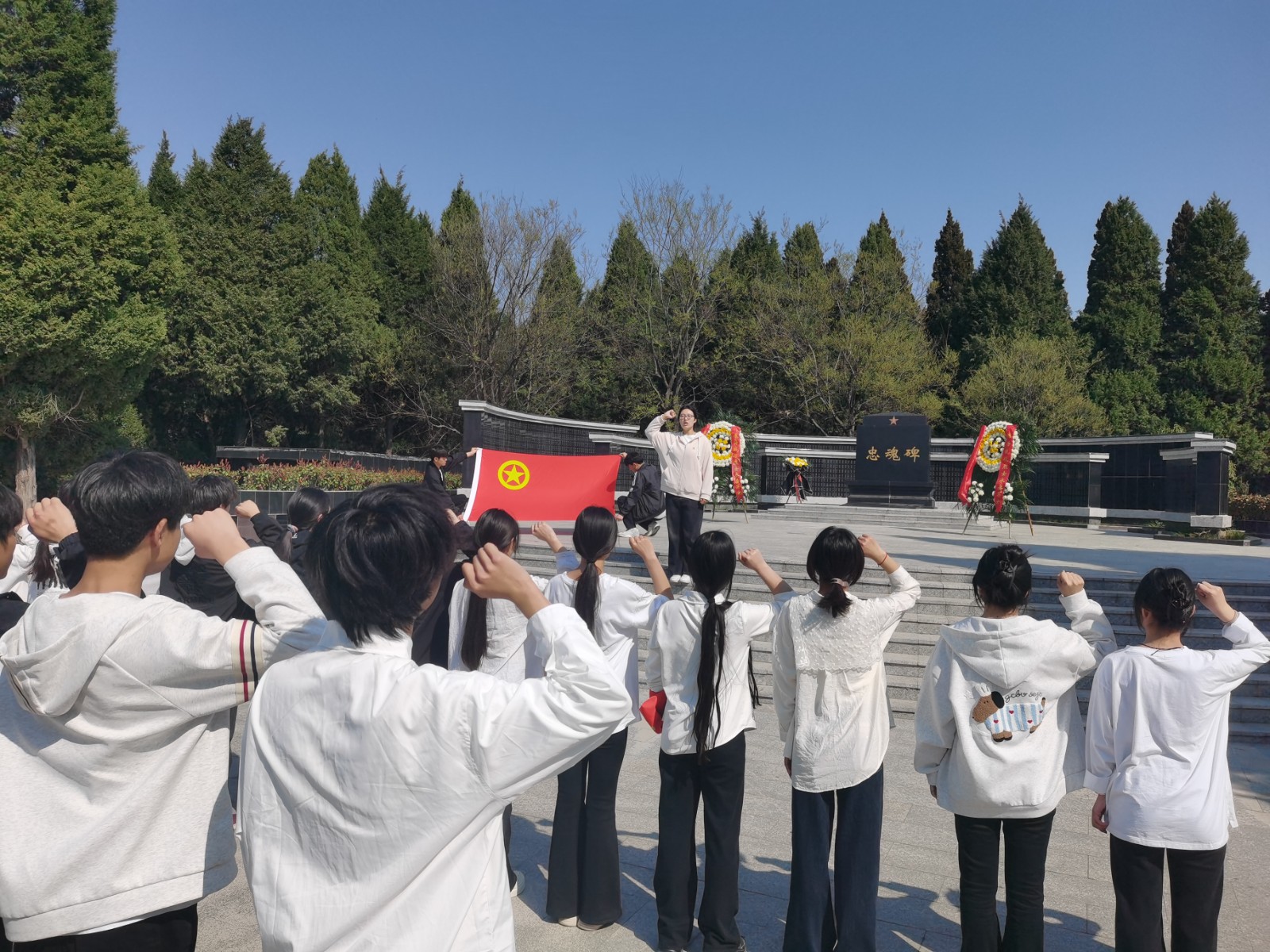 2-2红色研学.jpg